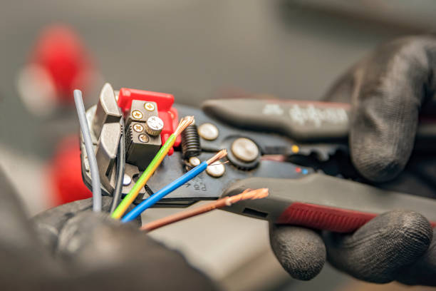Best Circuit Breaker Repair  in Ellinwood, KS